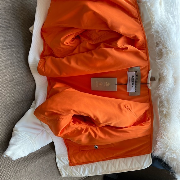 Burberry Jacke with faux fur collar - Picture 6 of 6